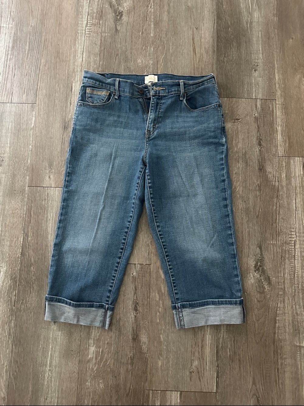 Levi's Women's Cuffed Capri Jeans in Blue Denim